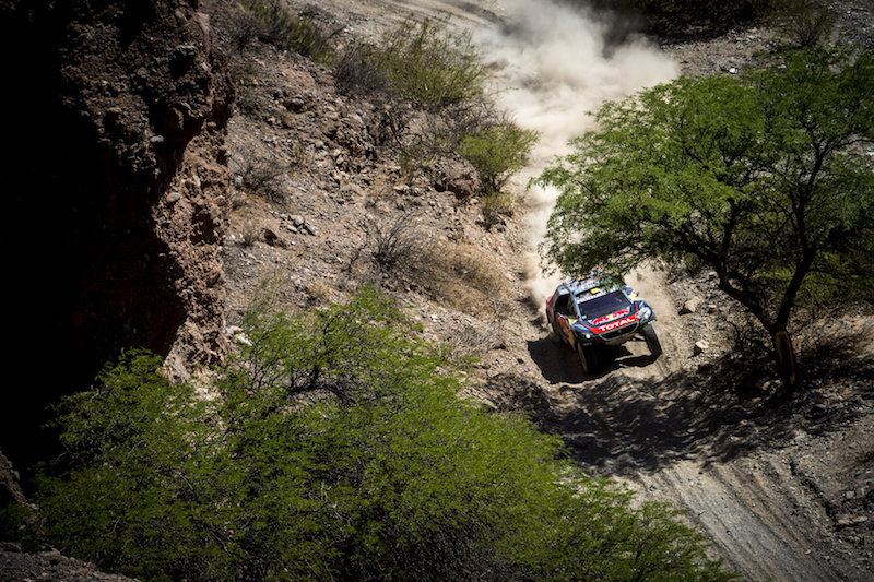 Dakar 2016: Sainz sul gradino più alto con al Peugeot 2008 DKR Dakar 2016: Sainz sul gradino più alto con al Peugeot 2008 DKR