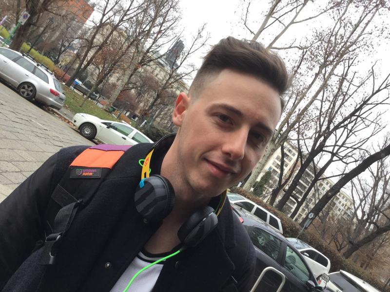 “Clowstrofobia” di Shade: il rapper che “spacca” “Clowstrofobia” di Shade: il rapper che “spacca”