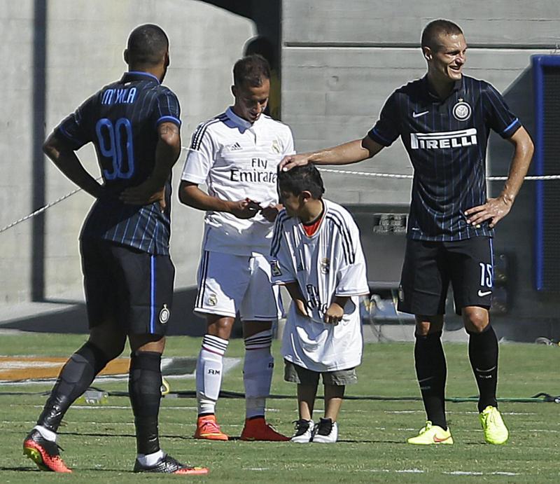 Vidic medita l’addio al calcio dopo quello già ufficiale all’Inter Vidic medita l’addio al calcio dopo quello già ufficiale all’Inter