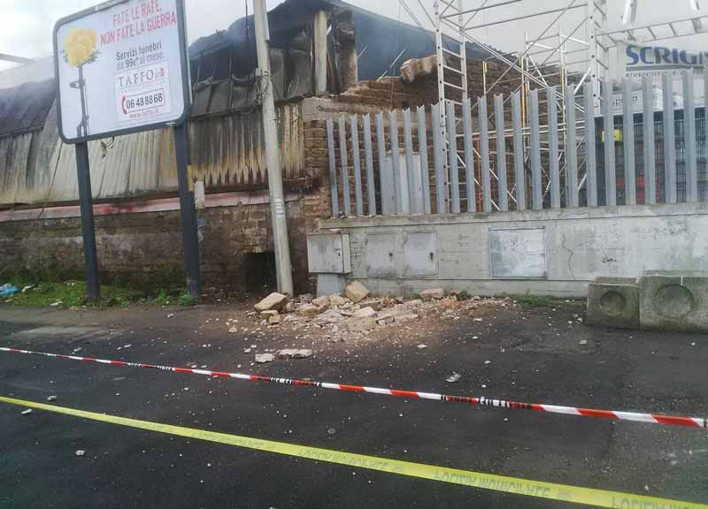 La città brucia: due roghi in poche ore. Fuoco a Chinatown, un morto e 2 feriti La città brucia: due roghi in poche ore. Fuoco a Chinatown, un morto e 2 feriti