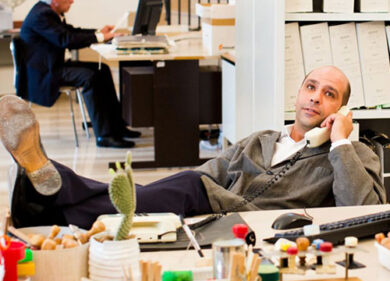 Dipendenti pubblici contro Zalone: “Basta risate, protesta con noi”