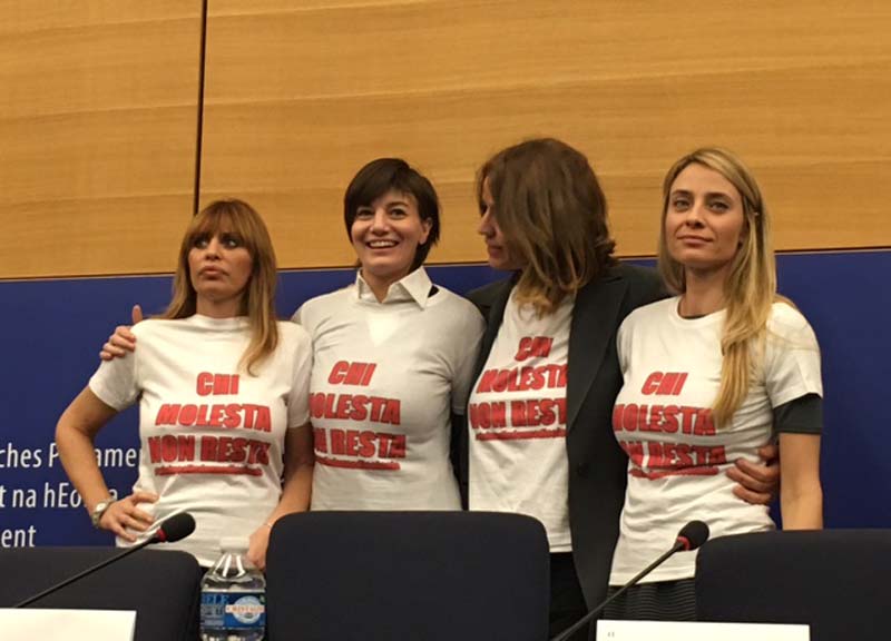 Le eurodeputate azzurre in minigonna contro i fatti di Colonia