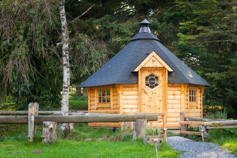 Alta Savoia, capanne chic e chalet sospesi in un bosco fiabesco Alta Savoia, capanne chic e chalet sospesi in un bosco fiabesco