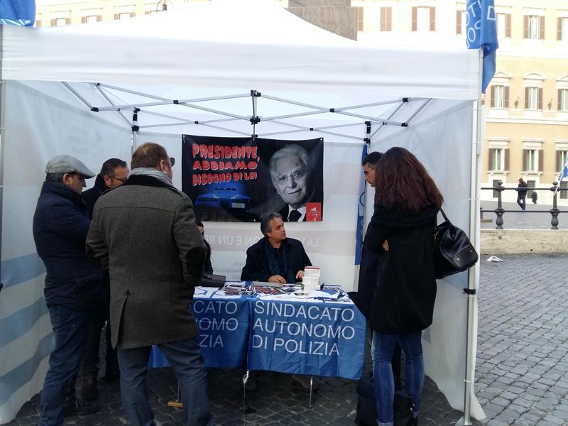 “Polizia, nessuna sicurezza sul lavoro”. Tonelli (Sap) in sciopero della fame “Polizia, nessuna sicurezza sul lavoro”. Tonelli (Sap) in sciopero della fame