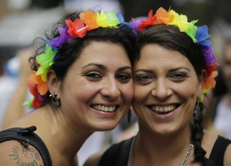 Scialpi e il marito ci mettono la faccia. Unioni civili: “L’Italia si svegli, è ora”