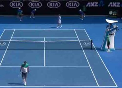 Berdych colpisce un giudice di linea nelle parti intime. VIDEO