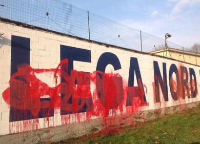 Lega Nord, imbrattata la sede milanese. Salvini: “Paura? No, pena”