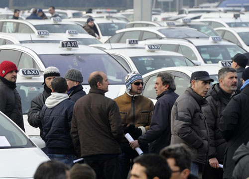Uber Francia condannata a pagare 1,2 milioni all’Union Nationale des taxi Uber Francia condannata a pagare 1,2 milioni all’Union Nationale des taxi