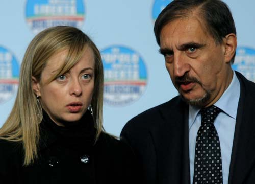 Fratelli “coltelli” d’Italia: 21 deferiti. “Meloni sindaco”, lite sulle ceneri di An