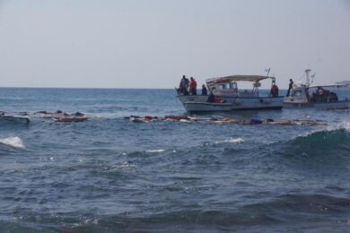 Migranti, altra tragedia nel mar Egeo: 12 morti