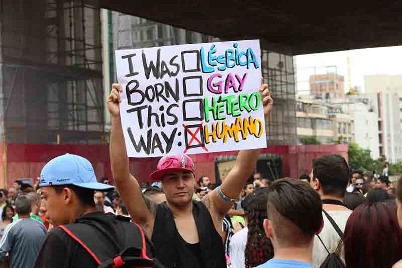 Le associazioni gay contro il Governo: “No al mercato dei diritti” Le associazioni gay contro il Governo: “No al mercato dei diritti”
