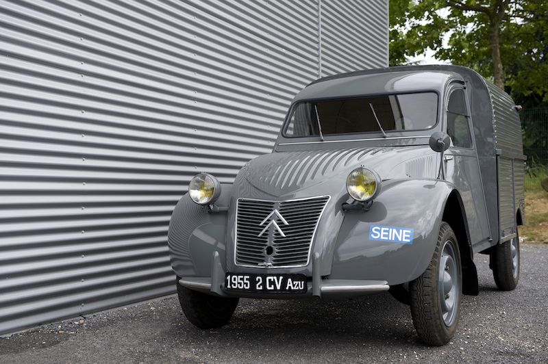 RETROMOBILE 2016:CITROËN MEHARI GUARDA  ALLA E-MEHARI!