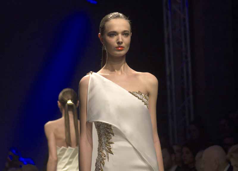 Con Balestra la donna torna dea. L’altamoda è nel nome di Atena Con Balestra la donna torna dea. L’altamoda è nel nome di Atena