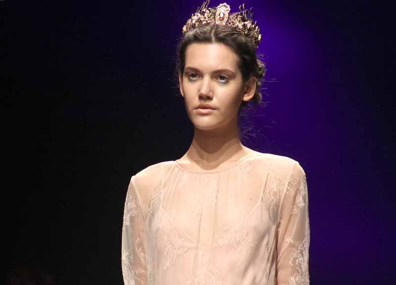 Con Balestra la donna torna dea. L’altamoda è nel nome di Atena Con Balestra la donna torna dea. L’altamoda è nel nome di Atena