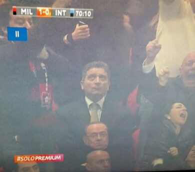 Salvini come… Moratti (nel 2007): gesto dell’ombrello nel derby