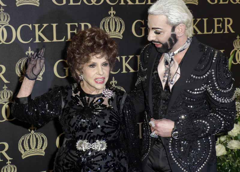Gina Lollobrigida truffata dal boyfriend. Si era sposata, ma lei non lo sapeva Gina Lollobrigida truffata dal boyfriend. Si era sposata, ma lei non lo sapeva