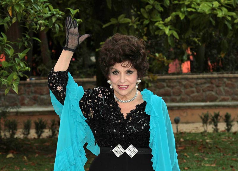Gina Lollobrigida truffata dal boyfriend. Si era sposata, ma lei non lo sapeva Gina Lollobrigida truffata dal boyfriend. Si era sposata, ma lei non lo sapeva