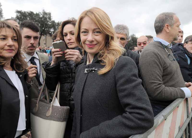 “Gravidanza strumentalizzata”. Lombardi contro Giorgia Meloni