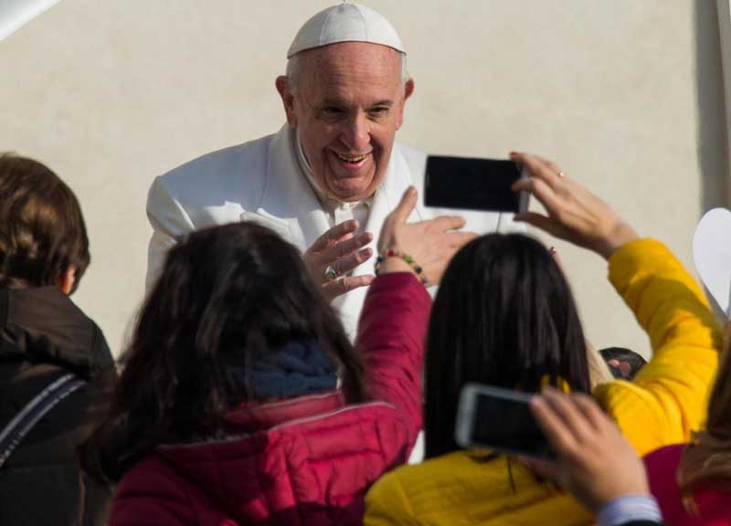 Francesco diventa attore. E’ la “prima volta” di un Papa Francesco diventa attore. E’ la “prima volta” di un Papa