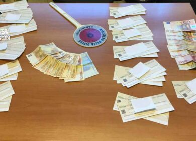 “Traffico” di assegni: sequestrati titoli per 34 mila euro; 4 arresti