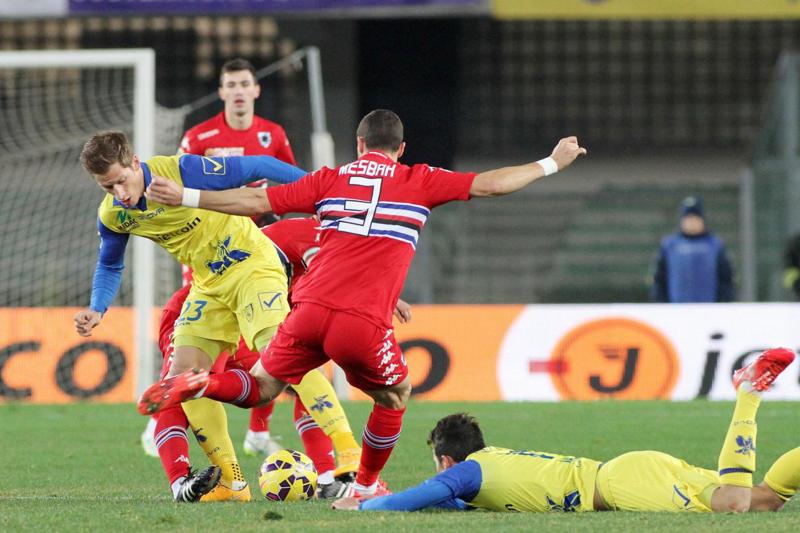 Mesbah ubriaco scappa a un posto di blocco. Nei guai l’ex Milan Mesbah ubriaco scappa a un posto di blocco. Nei guai l’ex Milan