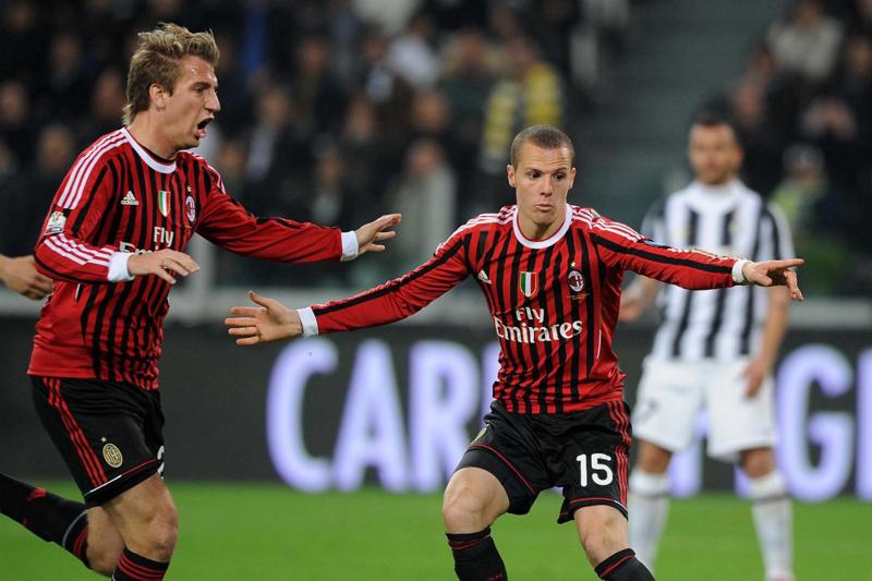 Mesbah ubriaco scappa a un posto di blocco. Nei guai l’ex Milan Mesbah ubriaco scappa a un posto di blocco. Nei guai l’ex Milan