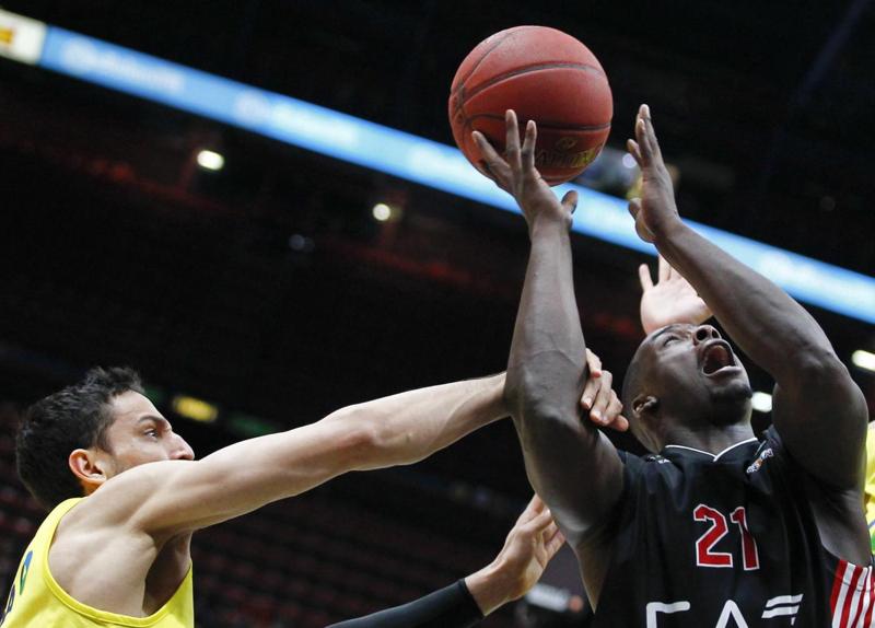 Simon super e che esordio di Sanders: l’Olimpia cancella l’Alba Berlino