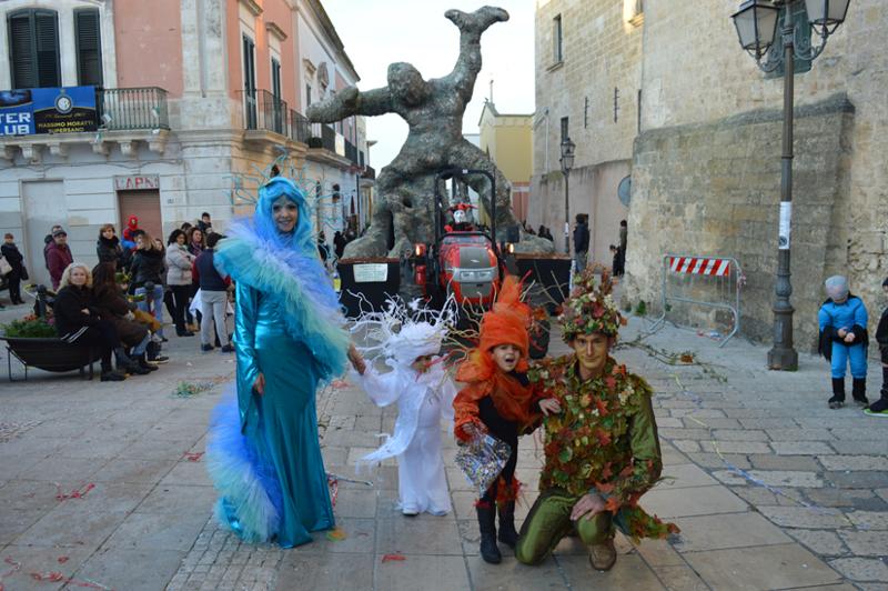 Supersano, nati per il Carnevale. Sfila tutto il paese