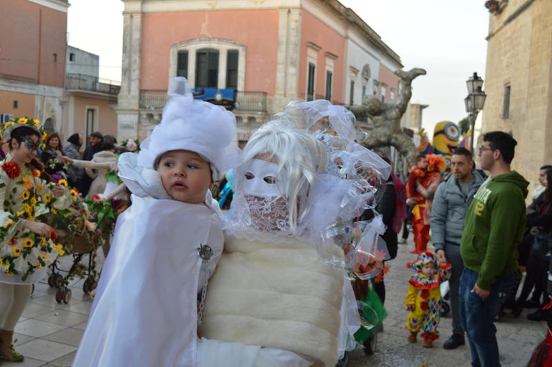 Supersano, nati per il Carnevale. Sfila tutto il paese