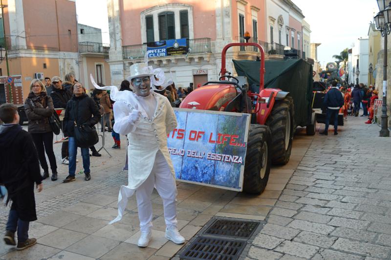 Supersano, nati per il Carnevale. Sfila tutto il paese