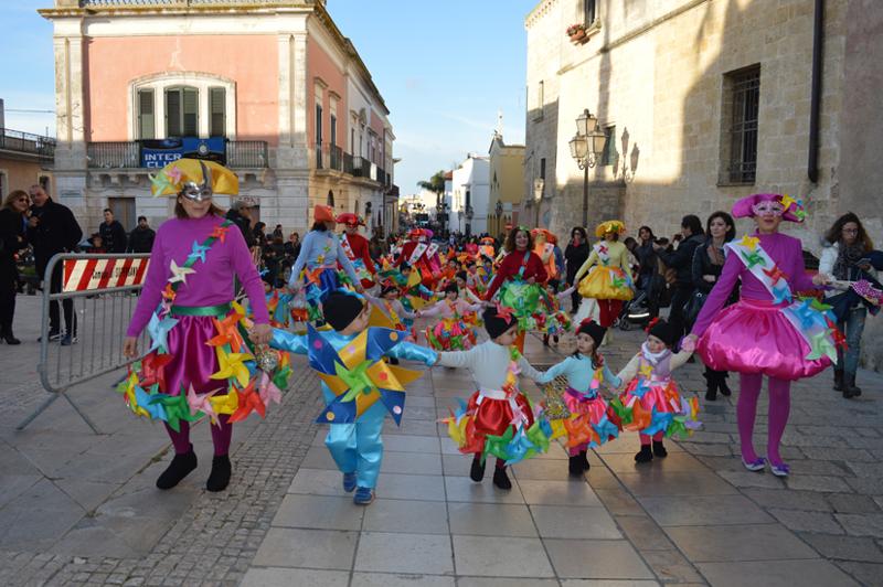 Supersano, nati per il Carnevale. Sfila tutto il paese