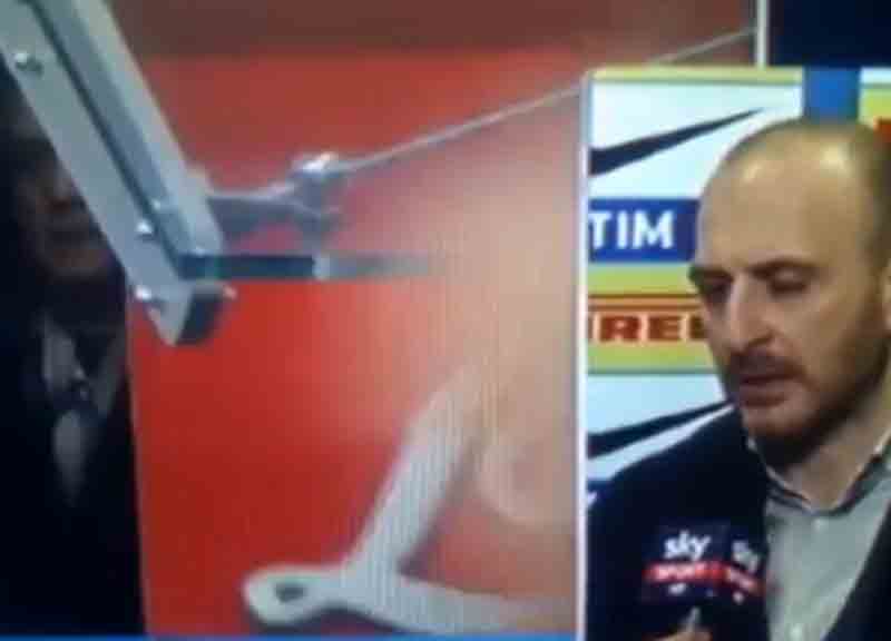 Inter, Mancini (squalificato) smascherato da Sky. Ausilio: “Un sosia” Inter, Mancini (squalificato) smascherato da Sky. Ausilio: “Un sosia”