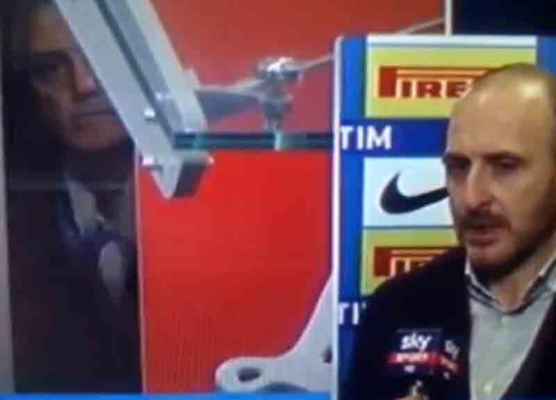 Inter, Mancini (squalificato) smascherato da Sky. Ausilio: “Un sosia” Inter, Mancini (squalificato) smascherato da Sky. Ausilio: “Un sosia”