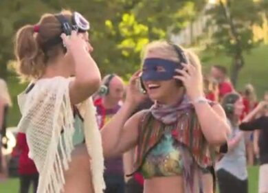 NUOVE TENDENZE/ Yoga e balli mascherati all’alba. “Poi si lavora meglio”