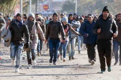 Migranti, piace il piano per sigillare la Grecia con truppe Ue