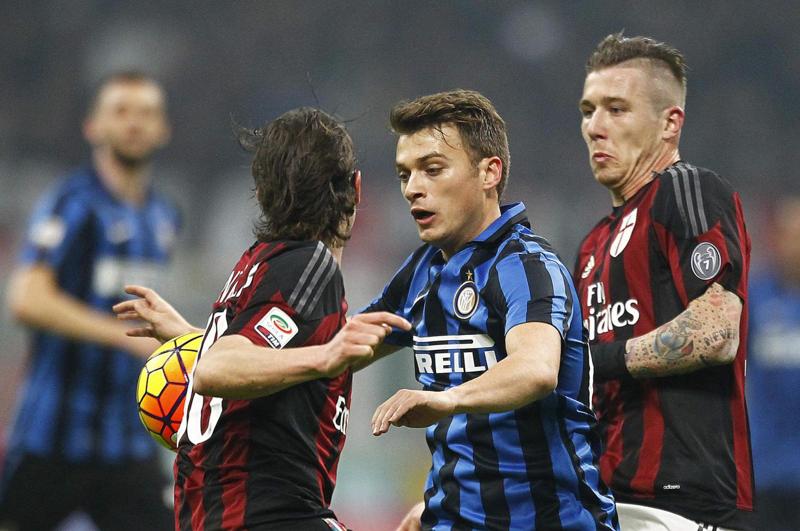 Milan, Kucka lesione al retto femorale della gamba sinistra. E Niang..