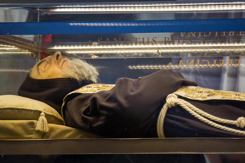 Un corteo scorta Padre Pio a Pietrelcina. Il Giubileo giovedì saluta il suo Santo Un corteo scorta Padre Pio a Pietrelcina. Il Giubileo giovedì saluta il suo Santo