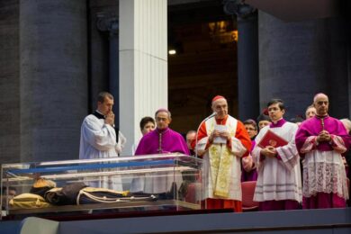 Un corteo scorta Padre Pio a Pietrelcina. Il Giubileo giovedì saluta il suo Santo