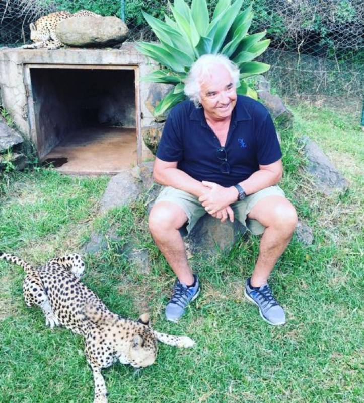 Briatore, è lifting? Flavio irriconoscibile. I fans: “Sembri Califano” Briatore, è lifting? Flavio irriconoscibile. I fans: “Sembri Califano”