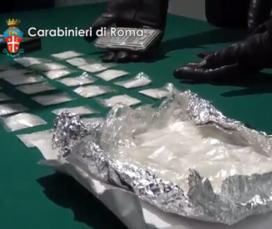 Rivendevano ai narcos: presi 4 carabinieri. Droga sequestrata, business in caserma