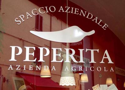 Rita Salvadori la regina del peperoncino con 80.000 piante Rita Salvadori la regina del peperoncino con 80.000 piante