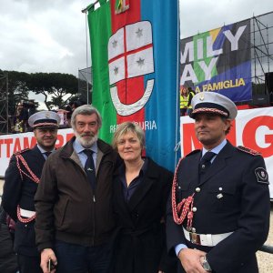 “Figlio gay? Lo butterei in una caldaia”. Bufera sul leghista, ma lui nega
