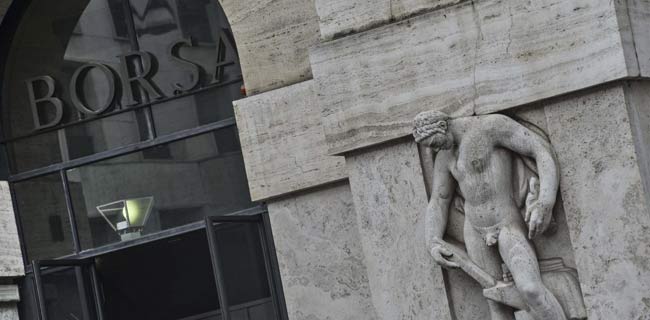 Piazza Affari crolla ed è la peggiore in Europa Piazza Affari crolla ed è la peggiore in Europa