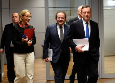 Banche, inutili le parole di Renzi. Gli investitori sperano in Draghi