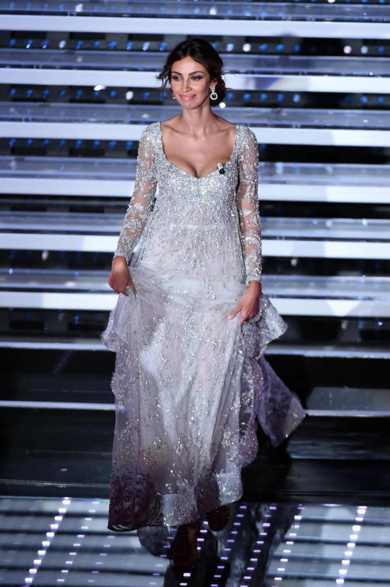 Sanremo 2016, le sensuali trasparenze di Madalina Ghenea. FOTO