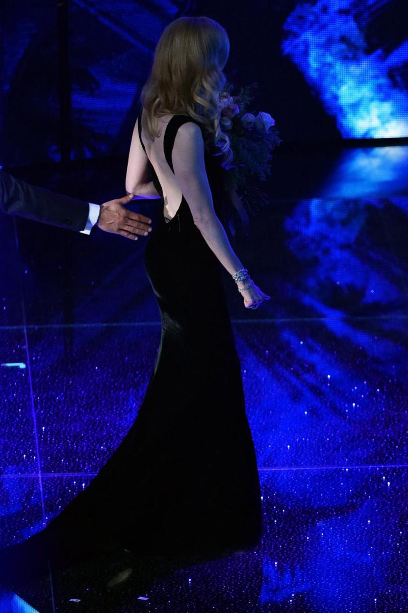 Sanremo 2016, le sensuali trasparenze di Madalina Ghenea. FOTO