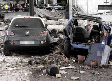 Crolla un palazzo di 5 piani nel centro di Istanbul
