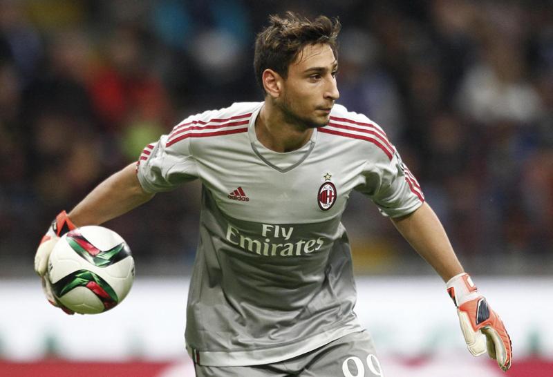 Donnarumma, il papà: “Ha rifiutato l’Inter, lui ha sempre tifato Milan” Donnarumma, il papà: “Ha rifiutato l’Inter, lui ha sempre tifato Milan”