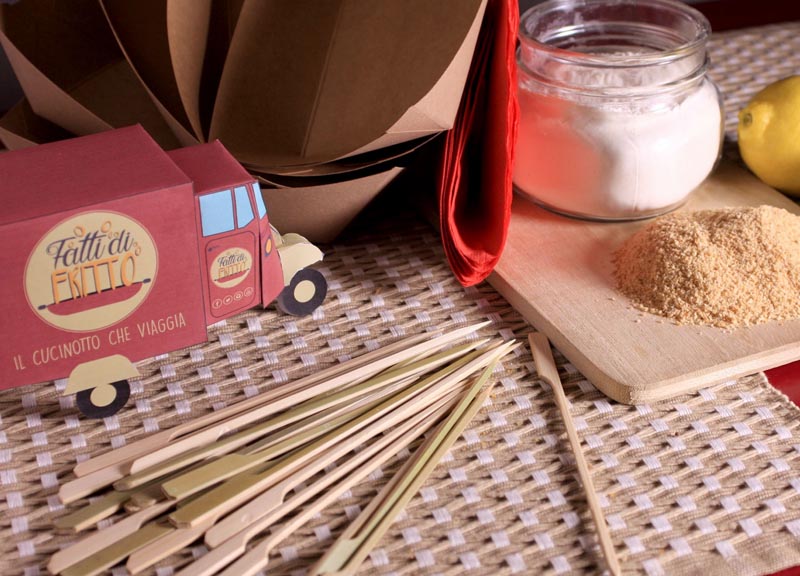 Mollo tutto e cucino cibo di strada: Martina, Gabrio e la loro Apecar Mollo tutto e cucino cibo di strada: Martina, Gabrio e la loro Apecar