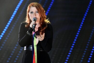 Sanremo, boom di nastri arcobaleno: 11 euro per le unioni civili